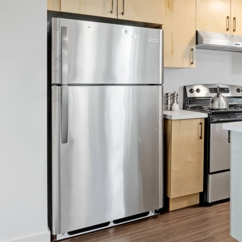 36" Side-by-Side Refrigerator and Freezer with 25 Cubic Ft. Total Capacity, Black - Imagen 2